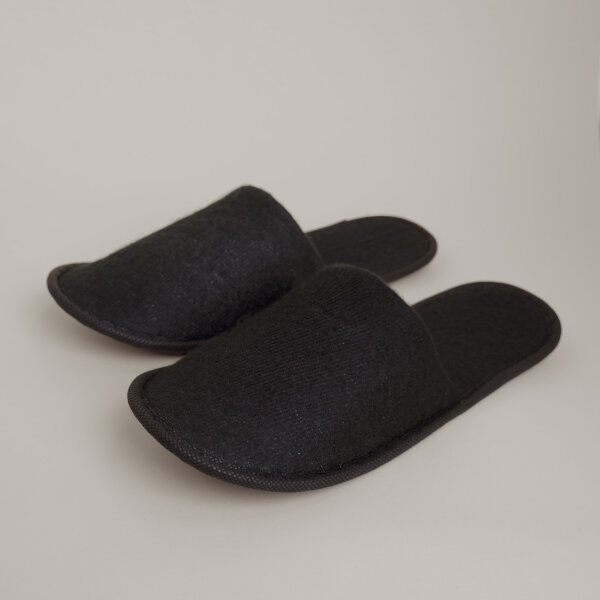 Hotelhausschuhe BASIC in Schwarz, geschlossen und rutschfester Sohle 30 cm