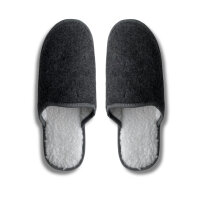 Hotel Slipper aus grauem Filz mit Fellfutter,...