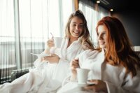 Mobile Servicestation in elegantem Schwarz mit 2 Flügeltüren, ideal für Hotels und Gastronomie