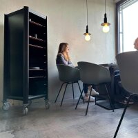 Tablettwagen für 10 Tabletts, schwarz mit Alu-Profile