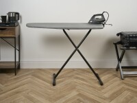 Corby Oxford Bügelcenter mit Dampfbügeleisen 1600 W