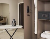 Corby Stockton Garment Hotel Steamer in Black