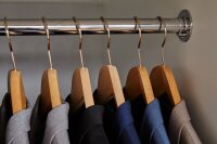Economy Wooden Hotel Coat Hanger with non-slip Bar and Notches lacquered 44 cm