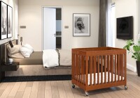 BOUTIQUE klappbare Hotel Babybett aus Holz Kirschholz farbig