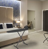 Corby Oxford Ironing Station with Steam Iron 2000 W dark grey