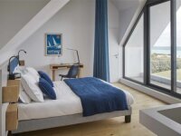 JVD Welcome Tray MAESTRO White with Kettle DUCHESSE 0.8 L brushed