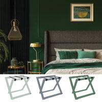 Klassische Kofferablage aus Holz in Schwarz mit Stoffgurten