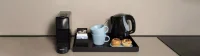 Bentley Willkommenstablett Sophia mit Lucy Aufbewahrungsbox und Cleo Wasserkocher – Beige, Metall